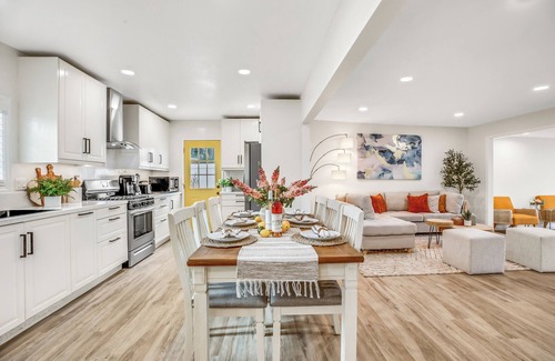Sherwood Forest and Thistle Development Casa | Superb Disneyland Oasis: Outstanding Beauty