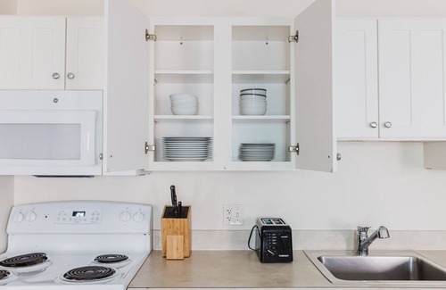 Theatre District Apartamento | Superb Downtown 2BR, Elevator & A/C, by Blueground