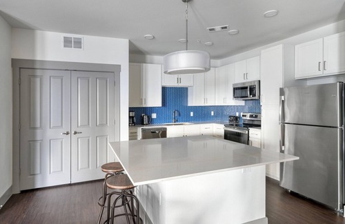 Govalle Apartamento | Superb East Austin 2BR w/ Gym, Deck & Airport Access, by Blueground