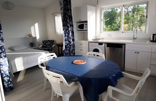 Tamarin Casa | Superb family or friends house with swimming pool, beach and nearby shops.