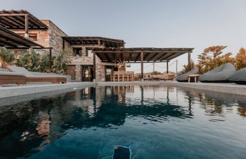 Plaka Villa | Superb Grand Villa with Private Pool