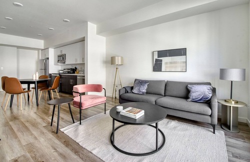Hayward Apartamento | Superb Hayward 1BR w/ Heated Pool & On-Site Dining, by Blueground