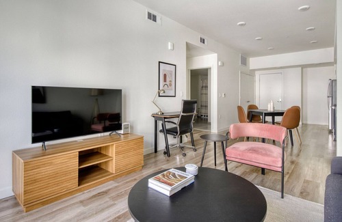 Hayward Apartamento | Superb Hayward 1BR w/ Heated Pool & On-Site Dining, by Blueground