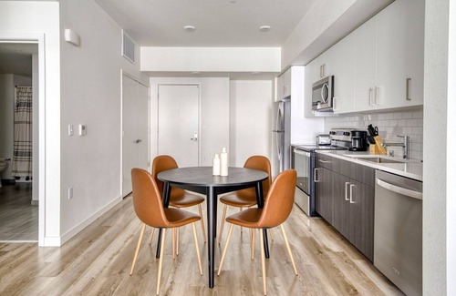 Hayward Apartamento | Superb Hayward 1BR w/ Heated Pool & On-Site Dining, by Blueground