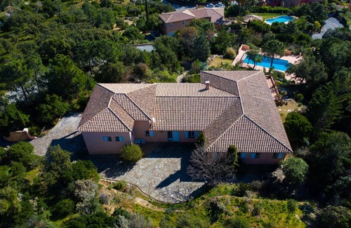 Roquebrune-sur-Argens Villa | Magnífica villa con piscina climatizada vista de 180 ° del mar Mediterráneo