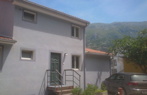 Kotor Casa | EXCELENTE APARTAMENTO EN CASA, A 40M DEL MAR, VISTA GIGANTE SOBRE LA CIUDAD DE LA BAHÍA Y KOTOR