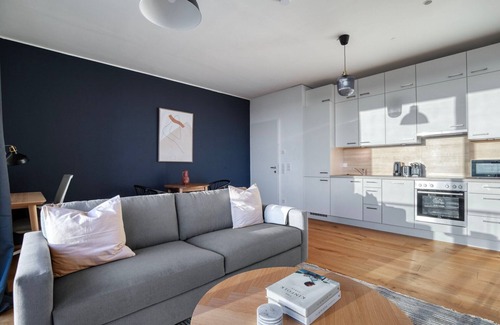 Erdberg Apartamento | Superb Landstraße 1BR w/ Roof Pool & Doorman, nr Metro, by Blueground