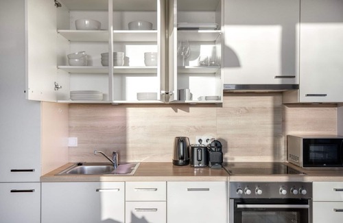 Erdberg Apartamento | Superb Landstraße 1BR w/ Roof Pool & Doorman, nr Metro, by Blueground