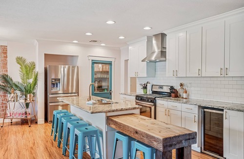 Arcadia Lite Casa | SUPERB LOCATION! Close to Superbowl & Scottsdale - Heated Pool- TikiBar & Gym