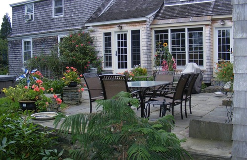 Little Compton Casa | Excelente ubicación en Quiet Lane-Way