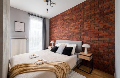 Nowa Praga Apartamento | Superb Loft Studio in charming Praga District, 300 m to Metro & 100 m to tram, balcony