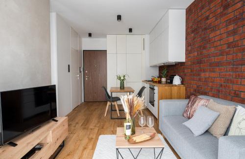 Nowa Praga Apartamento | Superb Loft Studio in charming Praga District, 300 m to Metro & 100 m to tram, balcony