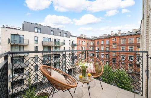 Nowa Praga Apartamento | Superb Loft Studio in charming Praga District, 300 m to Metro & 100 m to tram, balcony