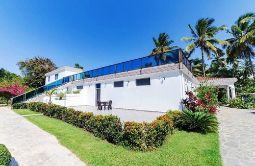 Cabarete Villa | Superb mansion, now bigger and better! Expanded with 12 bedrooms