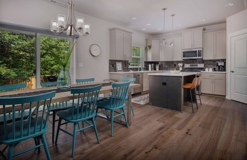 Aloha Casa | Nueva construcción con plano de planta abierto, a menos de 15 millas del centro de Portland, ping pong y jacuzzi