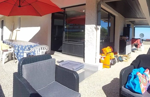 Thollon-les-Memises Apartamento | Superb renovated apartment with large terrace