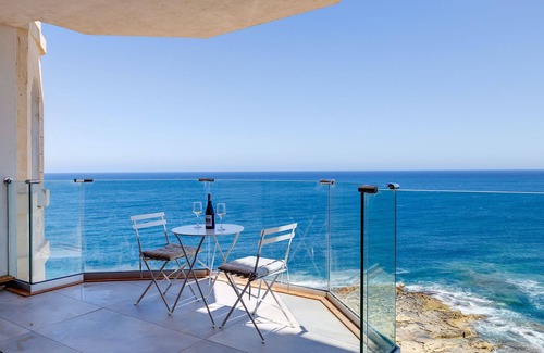 Sliema Apartamento | Superb Seafront Family Apartment