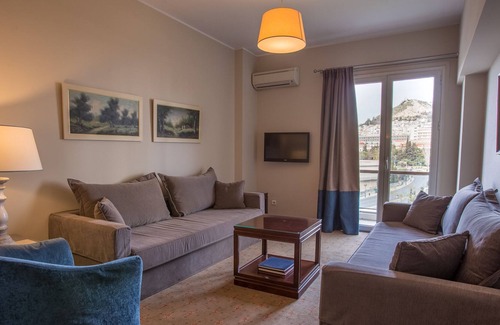 Ilisia Apartamento | Magnífico apartamento con servicio para 6 en el corazón de Atenas con vistas a la colina de Licabeto