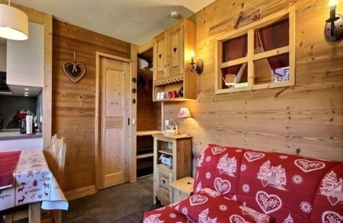 Belle Plagne Apartamento | Increíble estudio-cabina para 4 en las pistas, balcón, guardaesquís, estacionamiento