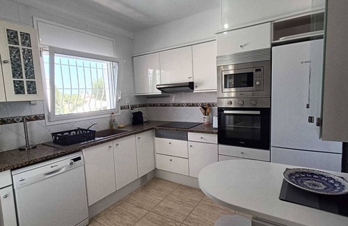 L'Escala Casa | Magnífica casa de verano con piscina, parking, wifi y aire acondicionado