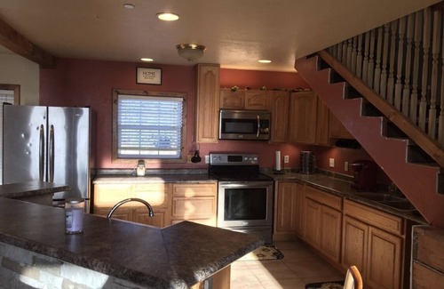 Comanche County Cabina | Superb view Lake Ellsworth! Log cabin in the country.