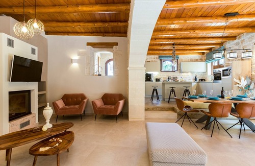 Atsipopoulo Villa | Magnífica villa Rogdia con piscina privada, a 2 minutos a pie de los servicios locales.