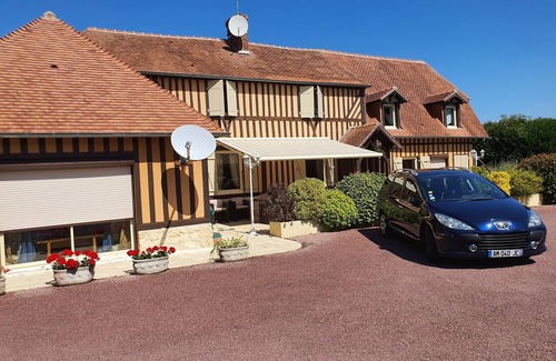 Clarbec Casa | Superb villa with indoor swimming pool, tennis court, piano