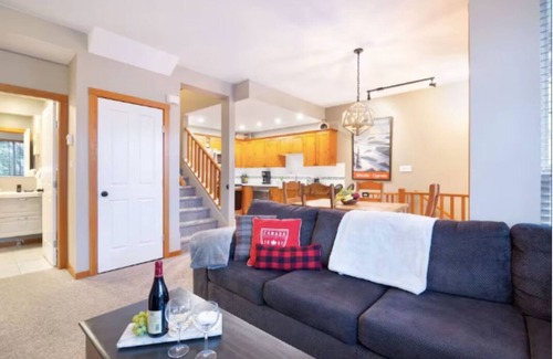 Whistler Cay Heights Casa | Superb Whistler Mountain 2Bd/3Bth