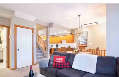Whistler Cay Heights Casa | Superb Whistler Mountain 2Bd/3Bth