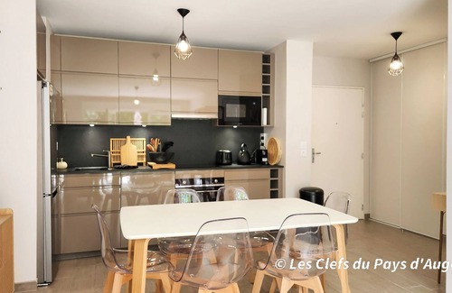 Benerville-sur-Mer Apartamento | Superbe Appartement à 2 pas de la Mer, Rez-de-jardin, 2 Chambres, Parking Privé