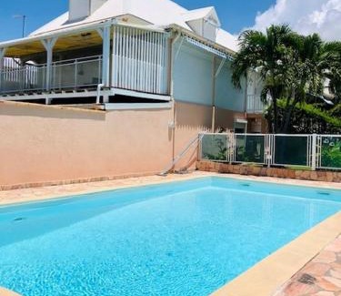 La Celle-sous-Gouzon Casa | Superbe Duplex résidence privée et piscine