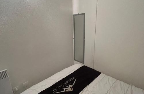 Besse-et-Saint-Anastaise Apartamento | Superbe T2 Cabine avec Terrasse et Parking à Super Besse - FR-1-814-66