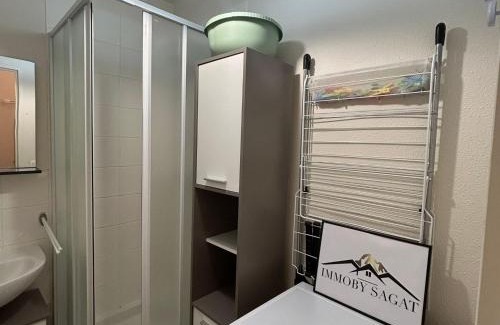 Besse-et-Saint-Anastaise Apartamento | Superbe T2 Cabine avec Terrasse et Parking à Super Besse - FR-1-814-66