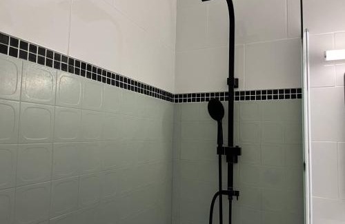 Cap d'Agde Apartamento | Superbe T2 Cabine pour 5 Pers au Centre Port d'Agde avec Parking Sécurisé et Terrasses - FR-1-749-64