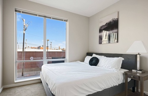 Crossroads Arts District Condominio | Superbly Designed Home with Top-of-the-Line Amenities 355