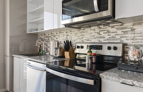 Crossroads Arts District Condominio | Superbly Designed Home with Top-of-the-Line Amenities 355