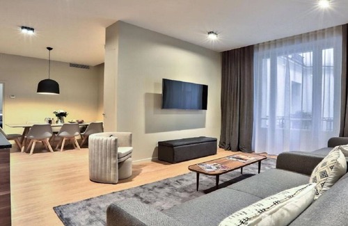 Quartier de la Monnaie Apartamento | SUPERBLY LOCATED NEAR LUXEMBOURG GARDEN & ST GERMAIN- A BLOCK TO SEINE
