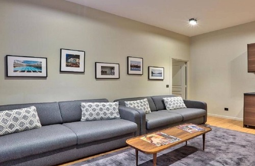 Quartier de la Monnaie Apartamento | SUPERBLY LOCATED NEAR LUXEMBOURG GARDEN & ST GERMAIN- A BLOCK TO SEINE