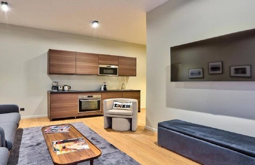 Quartier de la Monnaie Apartamento | SUPERBLY LOCATED NEAR LUXEMBOURG GARDEN & ST GERMAIN- A BLOCK TO SEINE