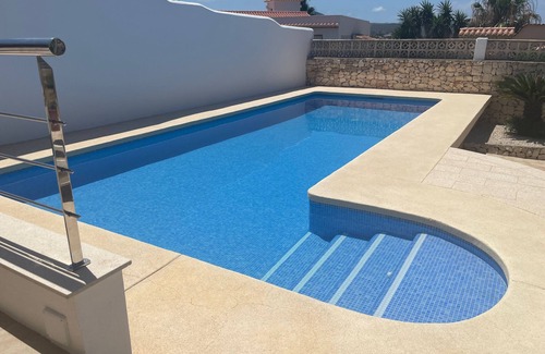 Balcon del Mar Villa | Villa independiente magníficamente mantenida en terrenos privados con piscina propia