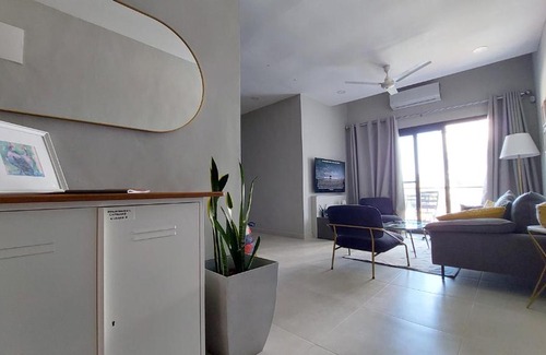 Serrekunda Apartamento | Superbly Modern and Airy Two Bedroom Seaside Apartment with Balcony