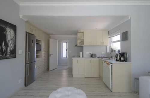 Constantia Apartamento | Superior 4-STAR Apartment with 2 bedrooms, 2 Bathrooms, Loggia and swimming pool