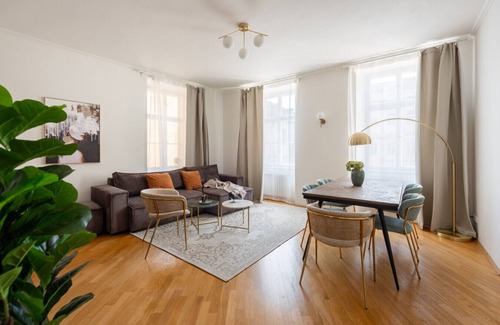 Mala Strana Apartamento | Superior 4BDR Apartment Steps from Charles Bridge