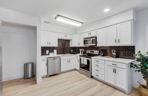 Northwest Dallas Casa | Superior 4BR/2B Home with Hot Tub & Grill