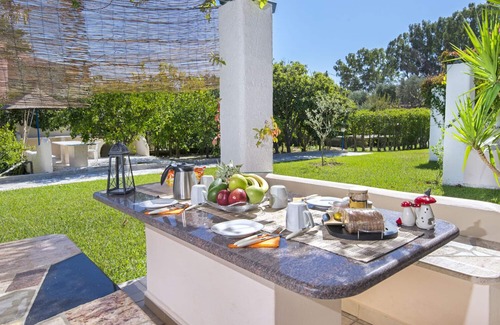 Kolymbia Casa | Piscina, jacuzzi, barbacoa en el jardín, balcón privado con vista al jardín.