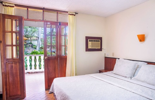 San Gil Hotel | Elegante Habitación Doble con Balcón Privado