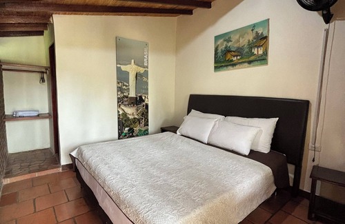 San Gil Hotel | Elegante Habitación Doble con Balcón Privado