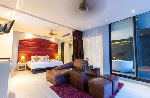 Patong Complejo | Suite superior con jacuzzi frente al mar en Patong (B)