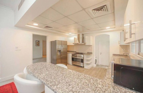 Dubai Marina Villa | Superior Renovated Luxury Villa in Prime Location