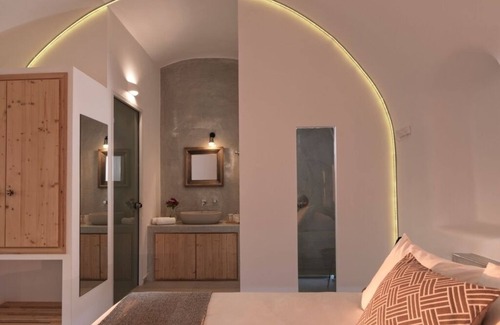 Oia Hotel | Superior Villa with Plunge Pool and Sea View
